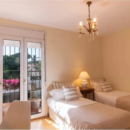 In Great Location Villa Marbella